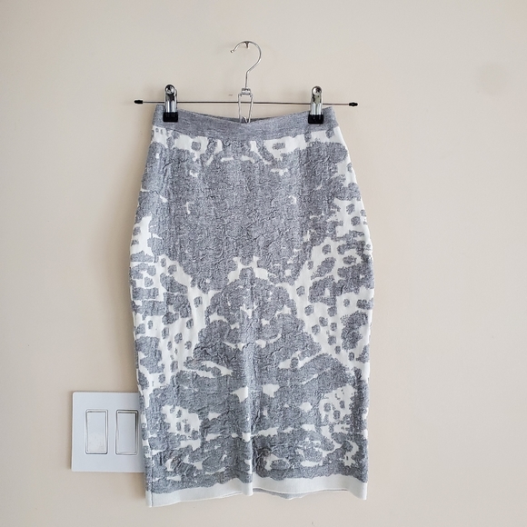 Gorgeous Two-Piece Set - Picture 4 of 5